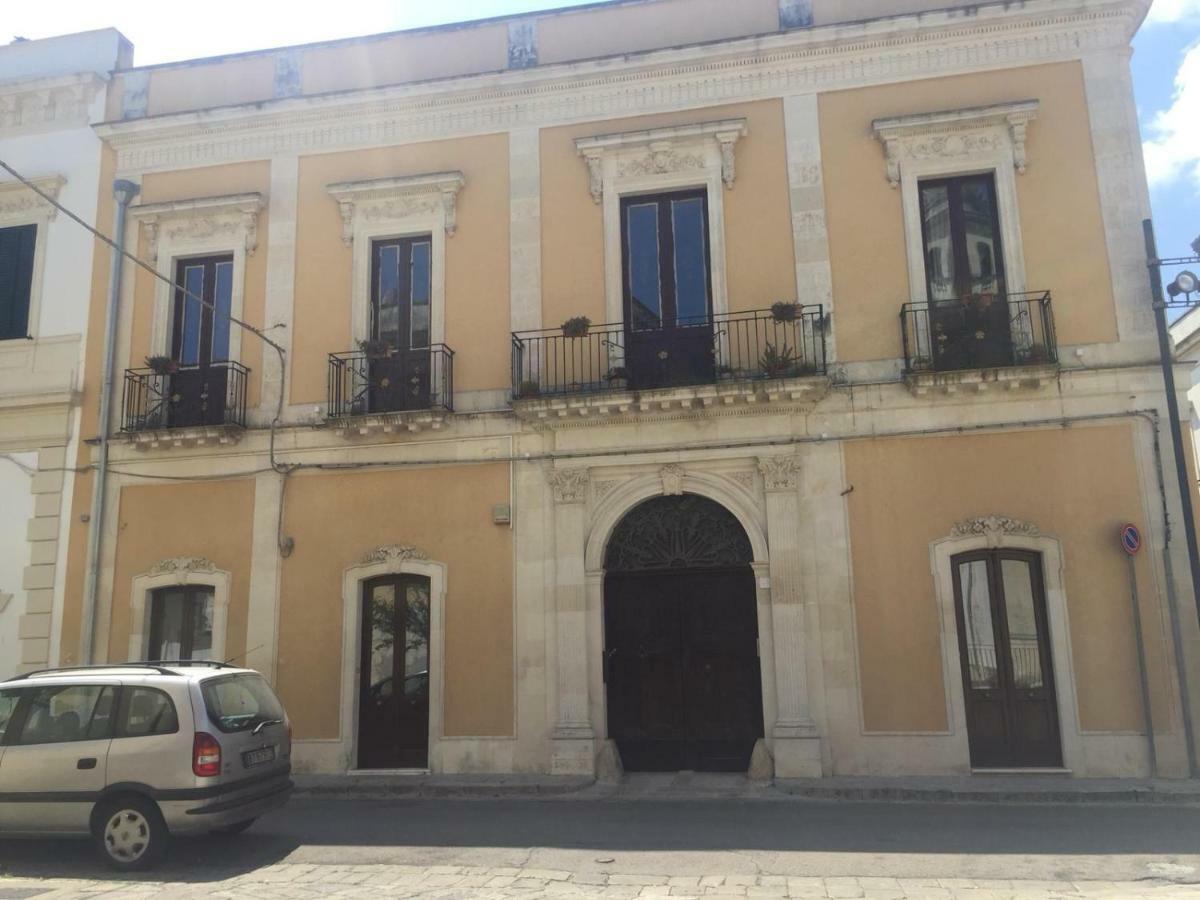 Вілла Palazzo Macchia Кутроф'яно Екстер'єр фото